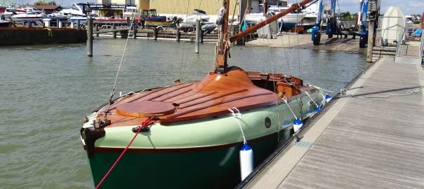 A long and varnished foredeck too!