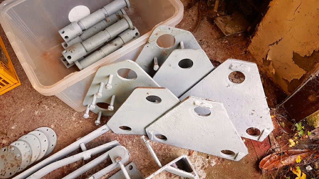 A154-038-set-of-keel-clamp-plates.jpg