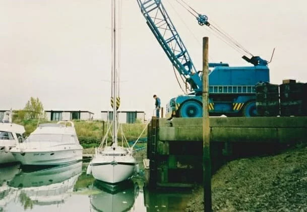 A86 1990s Craning in at Hayling Island....nerves of steel!!! 4