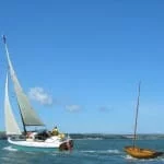 T10 Calista sailing towing her Dinky dinghy