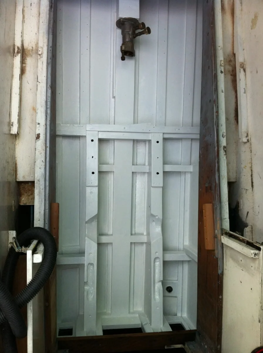 A17 Gambol Virgin White Engine Room Spring 2011