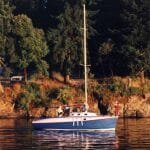 A lovely colour scheme and what looks like a non-standard mast.