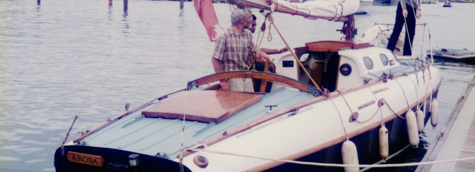 "Arosa" comes into the pontoon at the MDL Hamble event 1996
