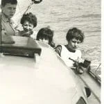 Yvonne et nos 3 enfants en mer