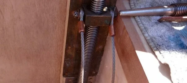 A1's keel hoists operate to the same principles as the production Atalantas, but with cables instead of solid stirrups.