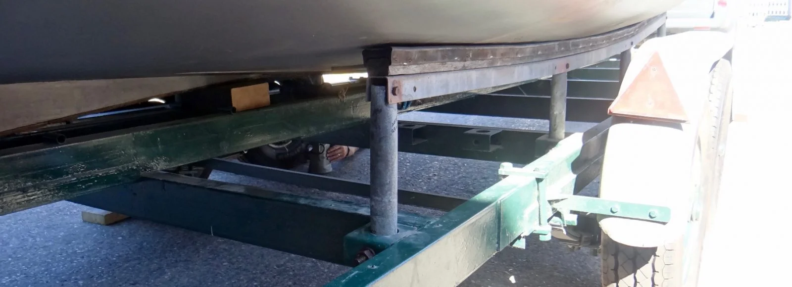 A1 trailer side-rail detail