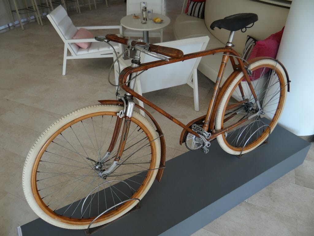 San Lorenzo had hotel by the entrance to the marina with a bicycle theme. This bike is made of wood!