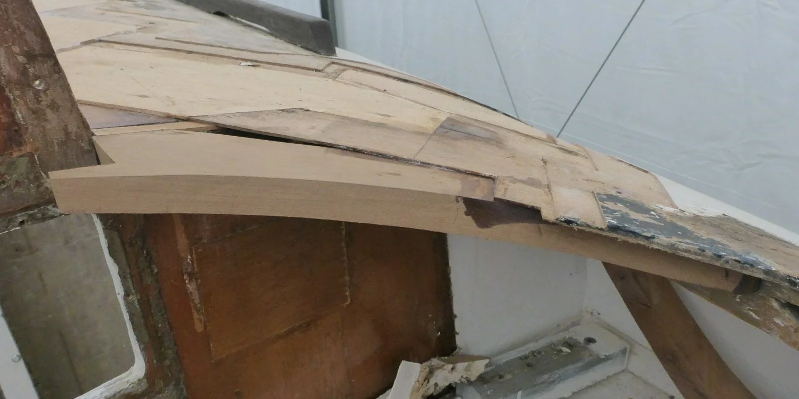 Curved deck at front of cockpit