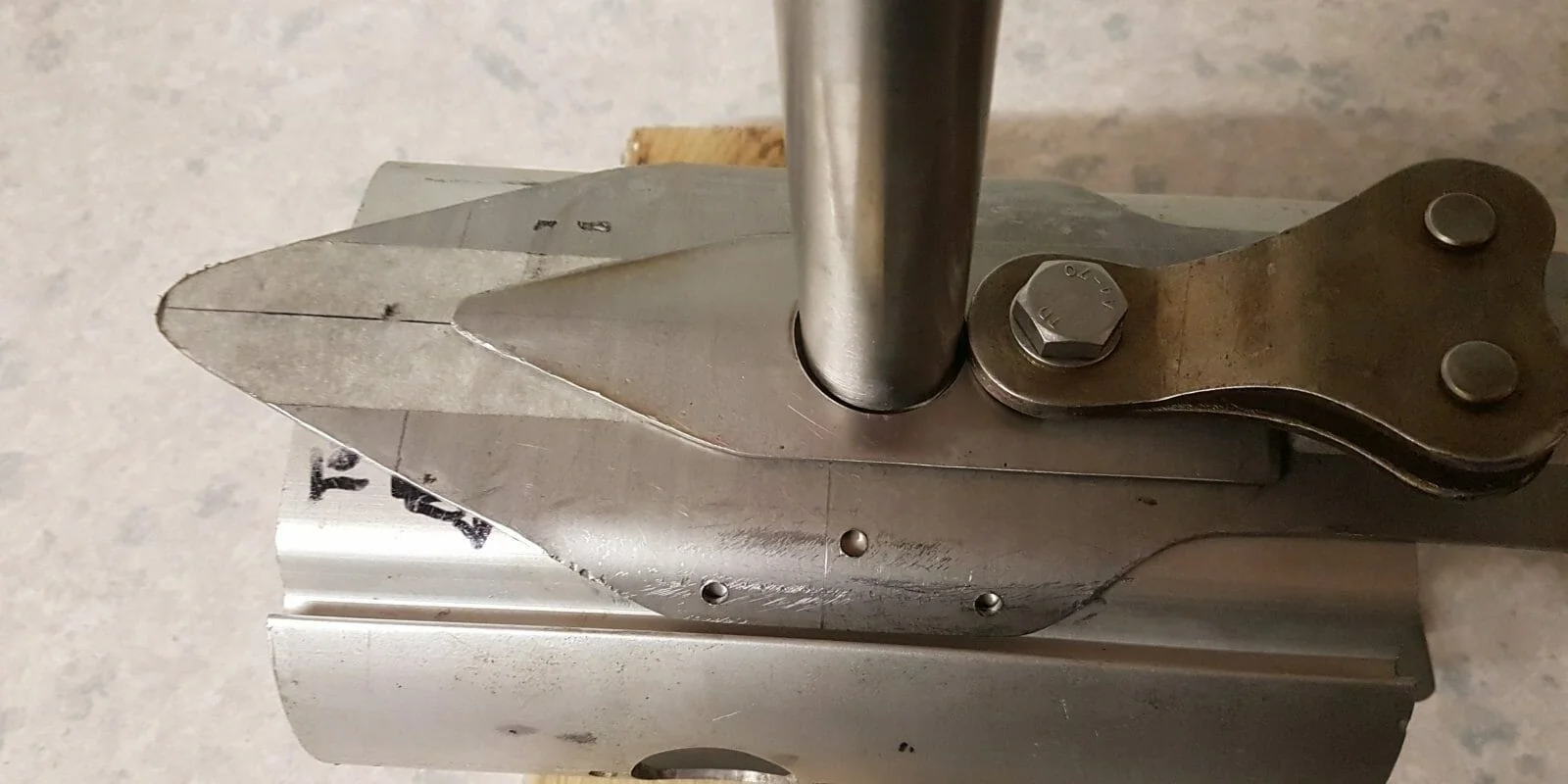 New spreader and lower shroud mount (repurposed GK24 mast)