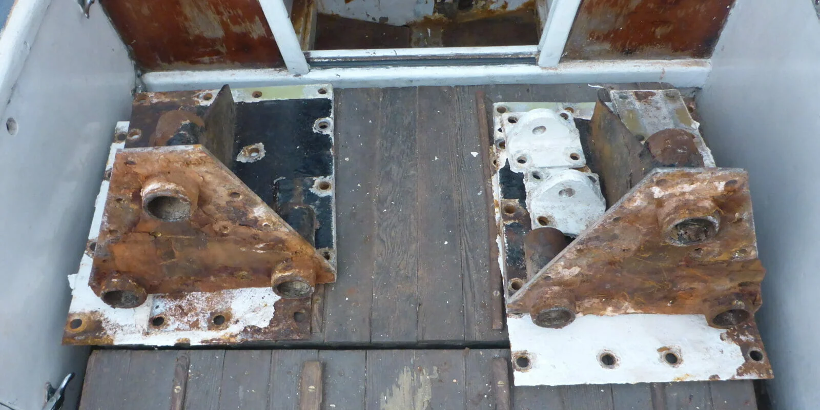 Bluster's Keel Supports