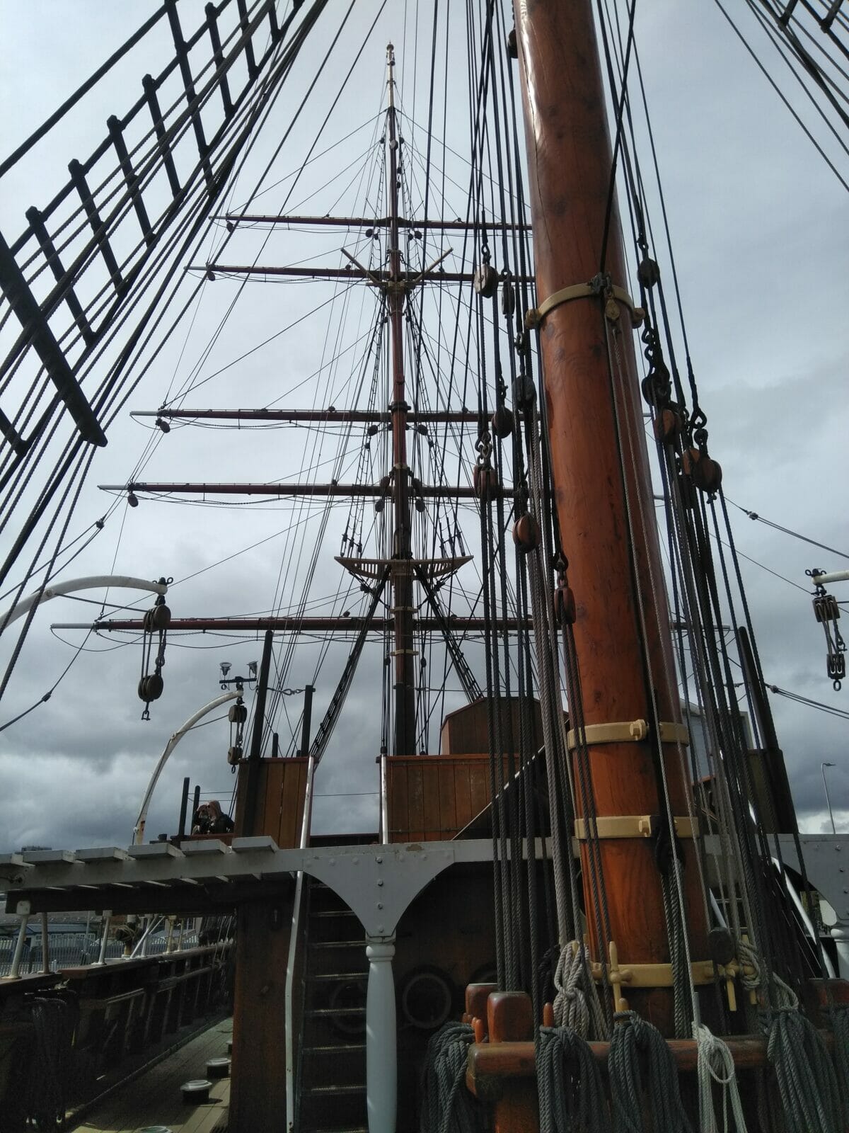 A lot of mast and even more rigging