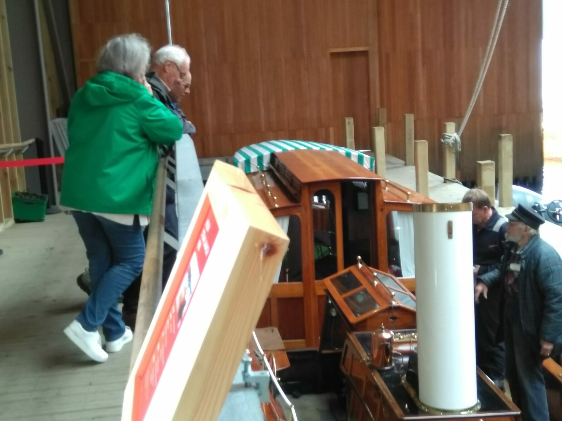 Roger Mallinson, steam engine officianado, rebuilt this Windemere launch and built the steam engine for her.