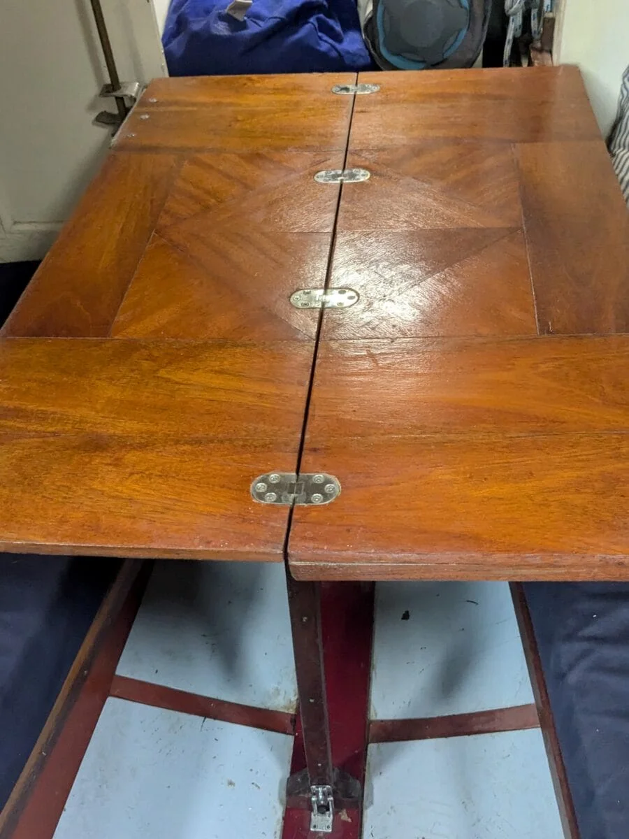 Folding saloon table