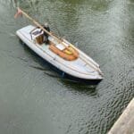 A102 arrives at Benson on the River Thames